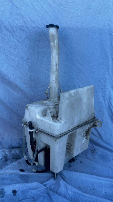 Zbiorniczek płynu spryskiwaczy Toyota Avensis T25 2.0D4D 2005 rok