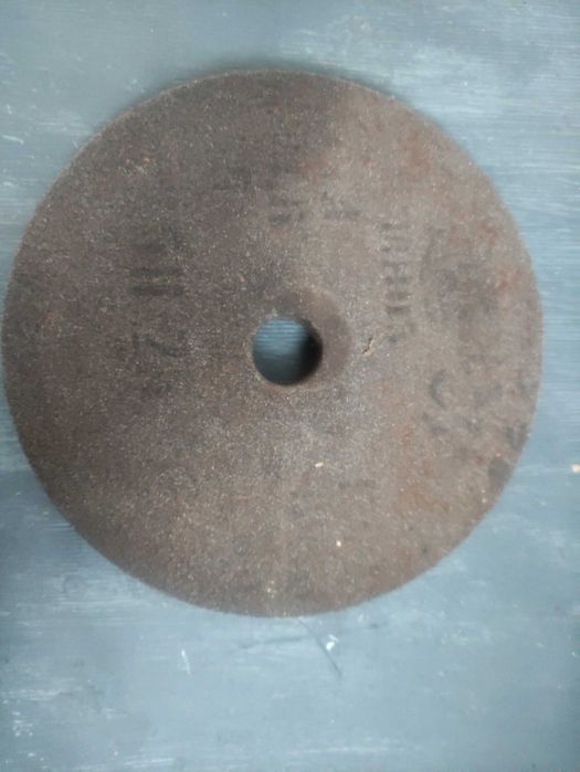 Круг сірий 250/25/32 для шліфування сталі