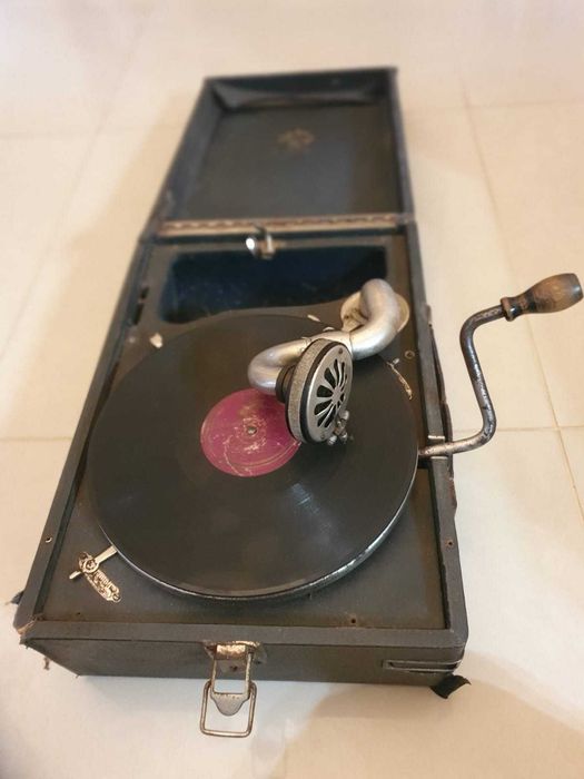 gramofon model PT-3, seria 01, 1935.1 Leningradzka Fabryka Gramofonów.