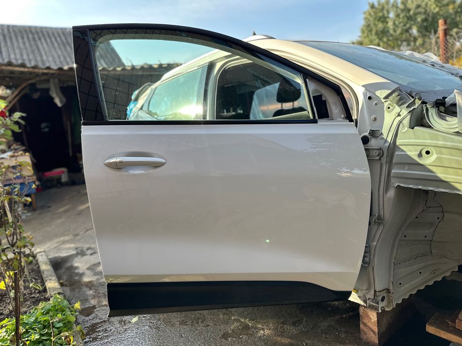 Двері передні праві Chevrolet bolt EUV