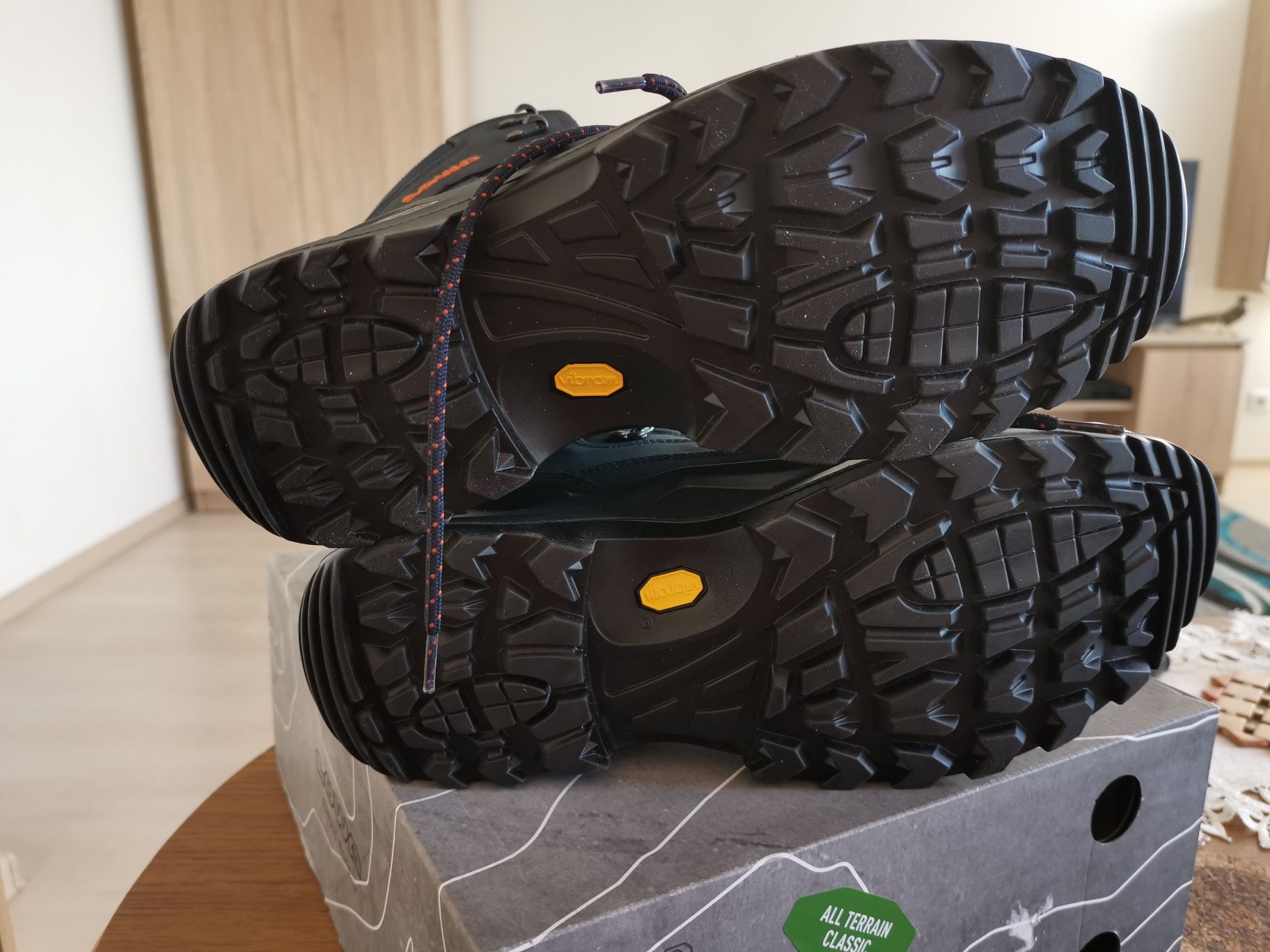 Nowe buty Lowa Renegade GTX Mid roz 42.5/ 8.5 vibram gore-tex