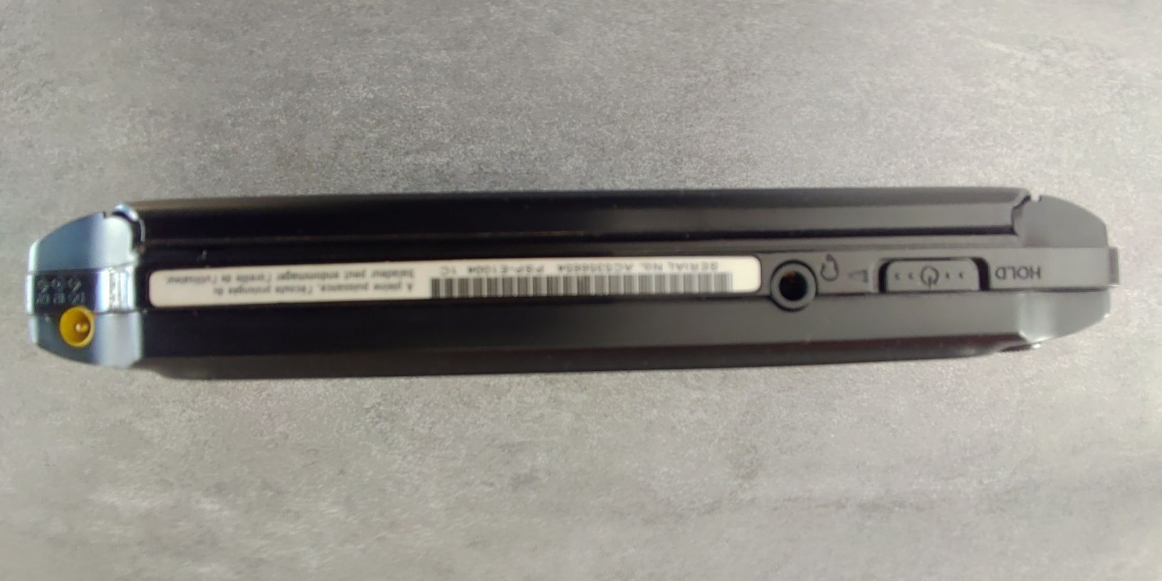 PSP - E1004 z kartą pamięci i grami