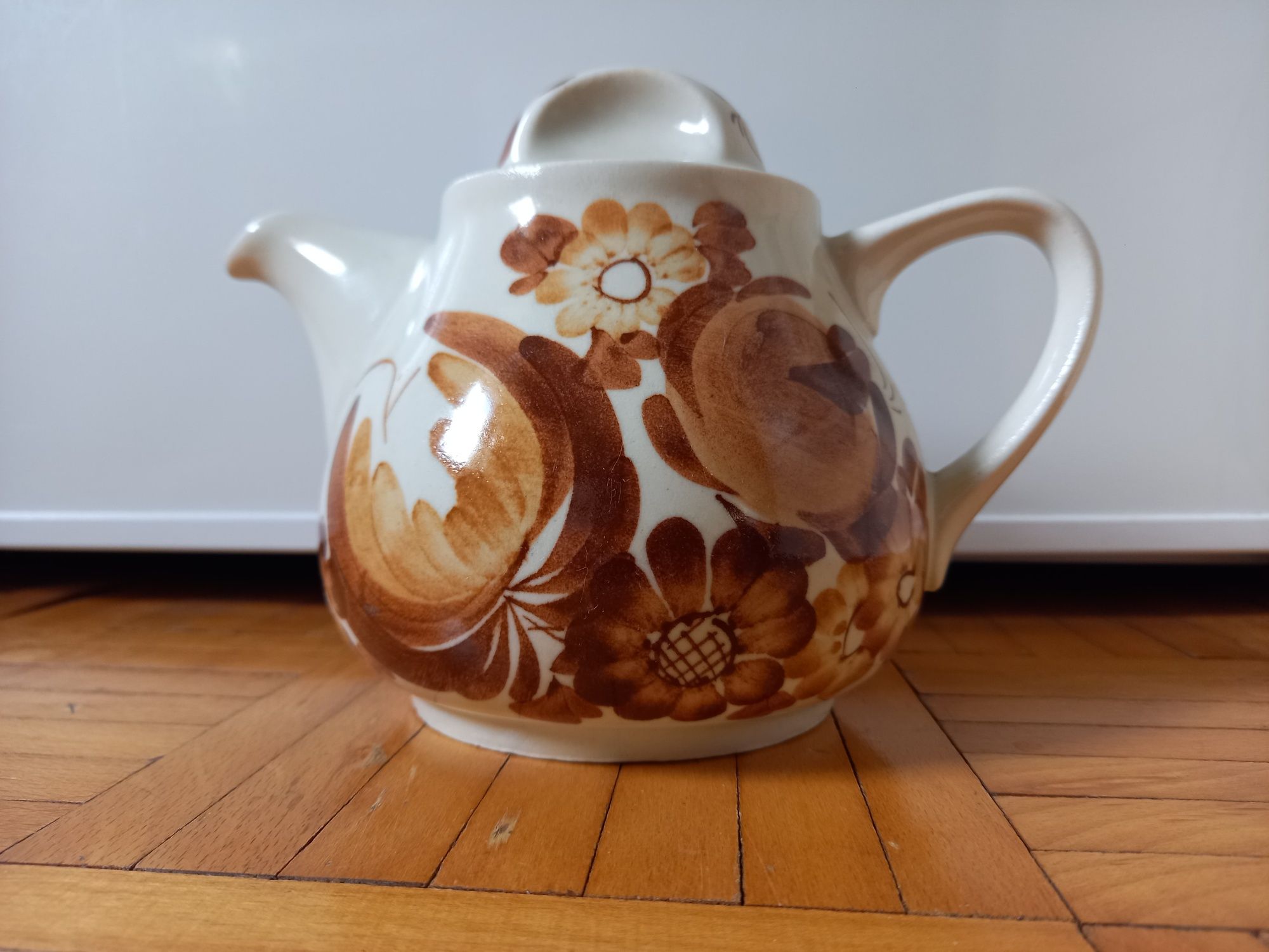 Ceramiczny czajniczek, dzbanek z okresu PRL