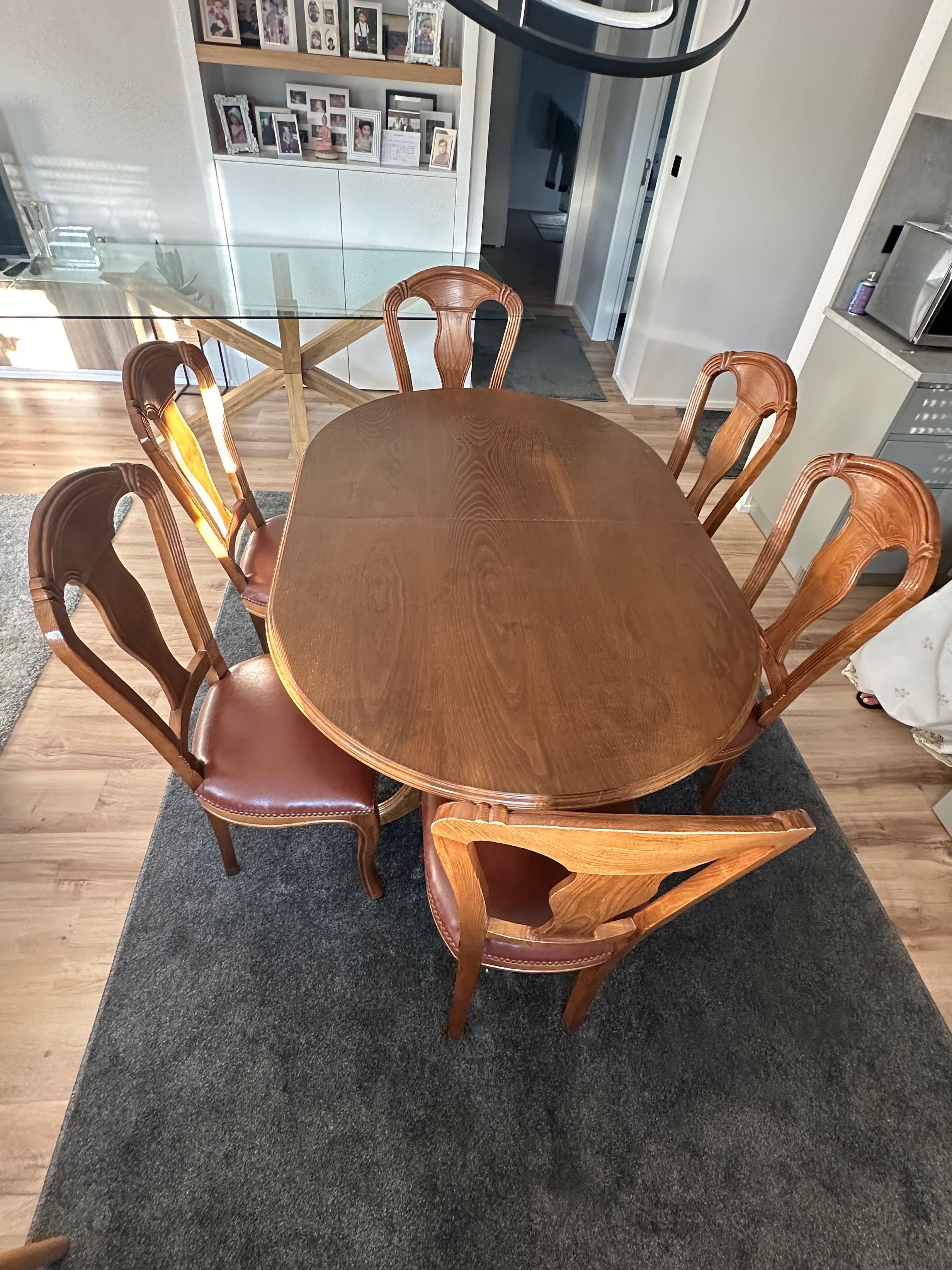 Mesa de sala de jantar com 6 cadeiras