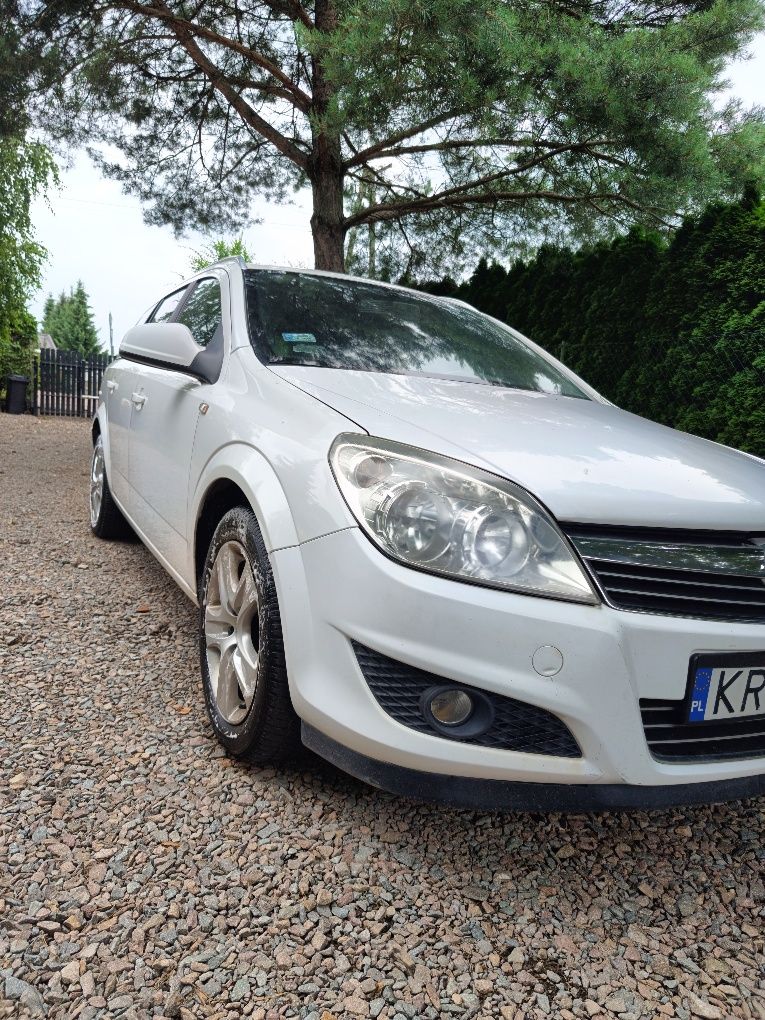 Opel Astra H 2009 CDTi 100 km Biały 253tys.