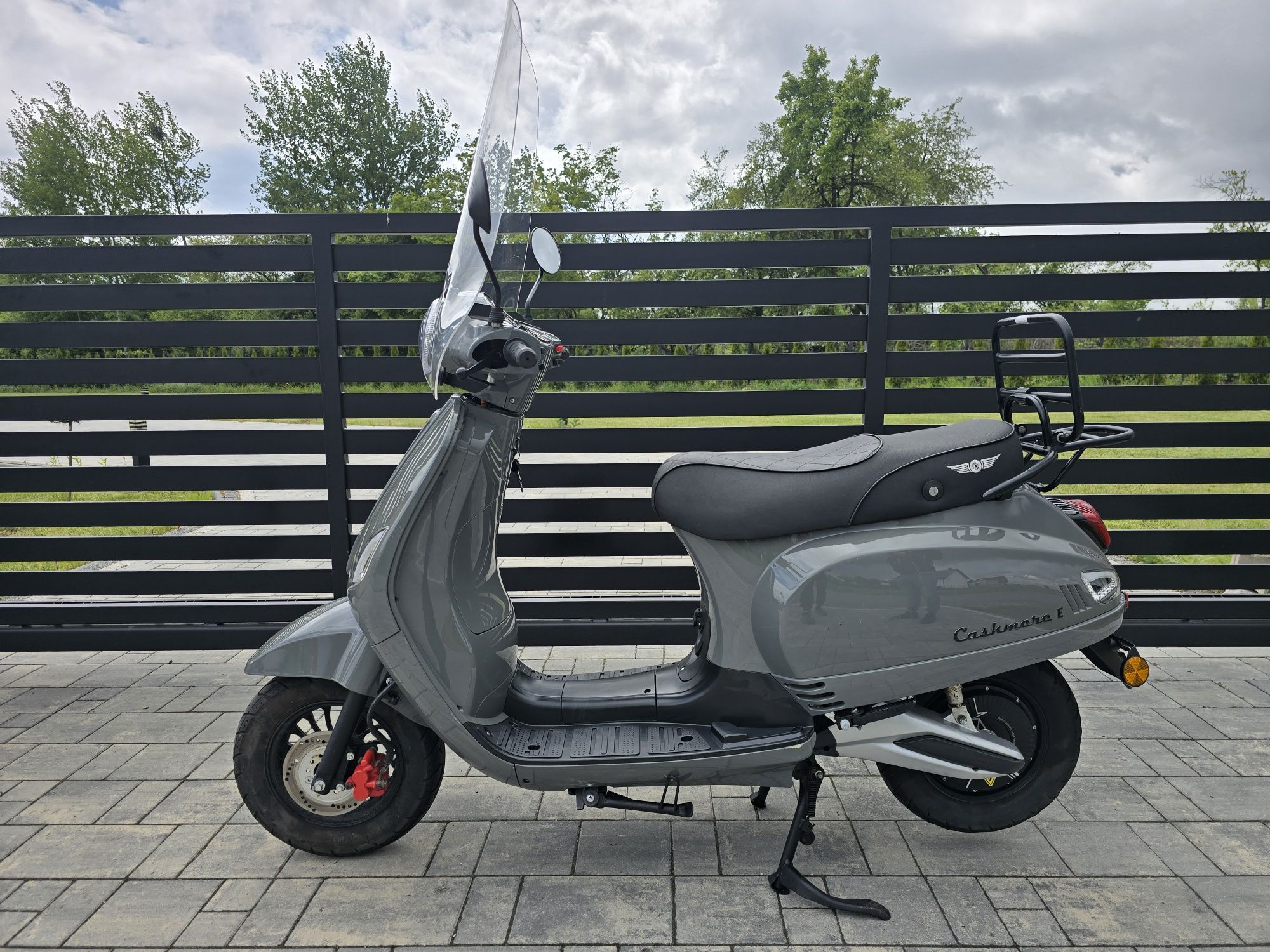 Skuter Elektryczny E-Cashmere Vespa Retro 2022r Wysoka Szyba Transport