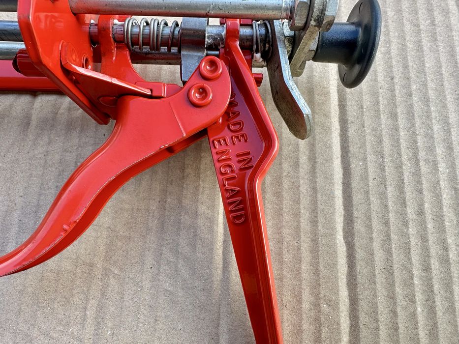 Pistolet wyciskacz podwójny do kleju mas Dinitrol Made in England
