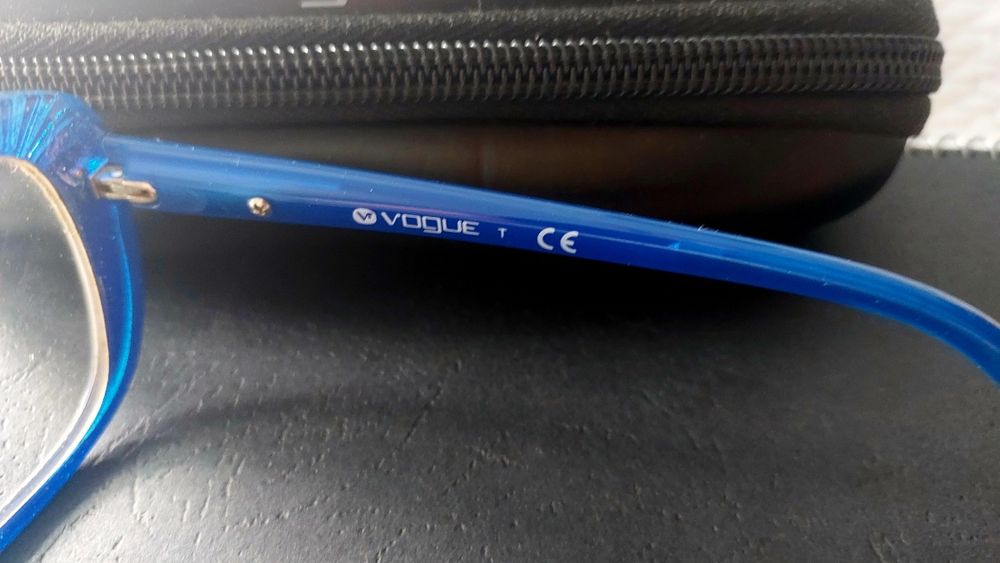 Óculos Vogue de massa modelo feminino