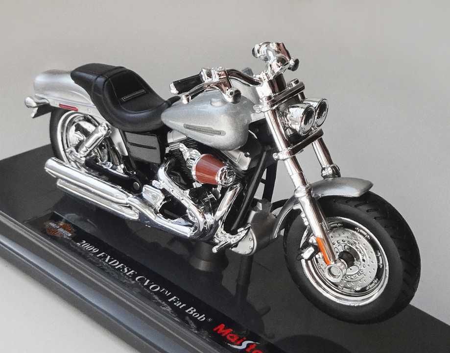 Модель мотоцикла Harley-Davidson 2009 FXDFSE CVO Fat Bob 1:18