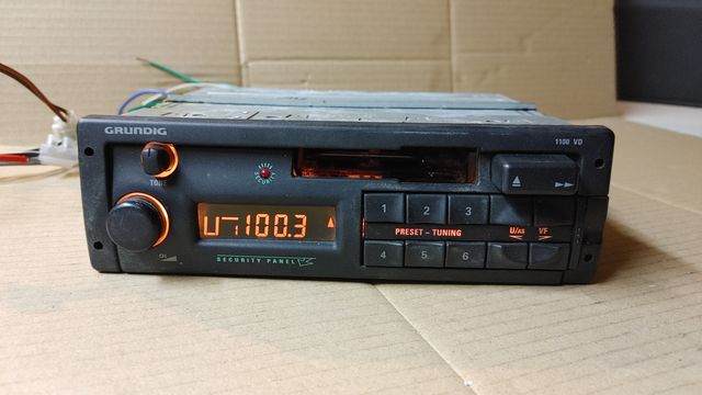 Grundig 1100VD   VW car audio radio samochodowe sprawne