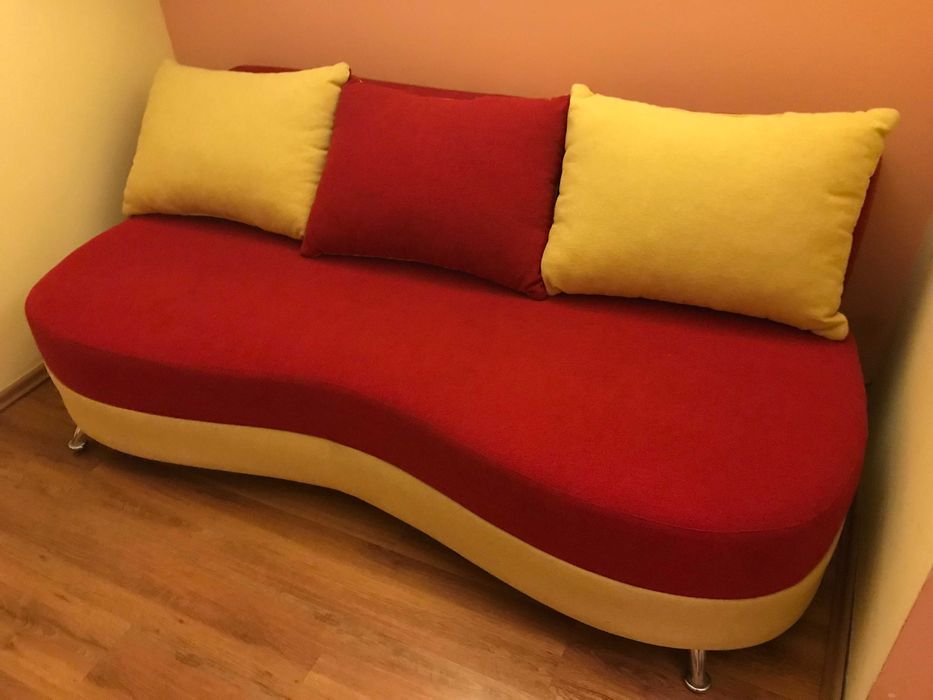 Sofa rozkładana z pojemnikiem na pościel
