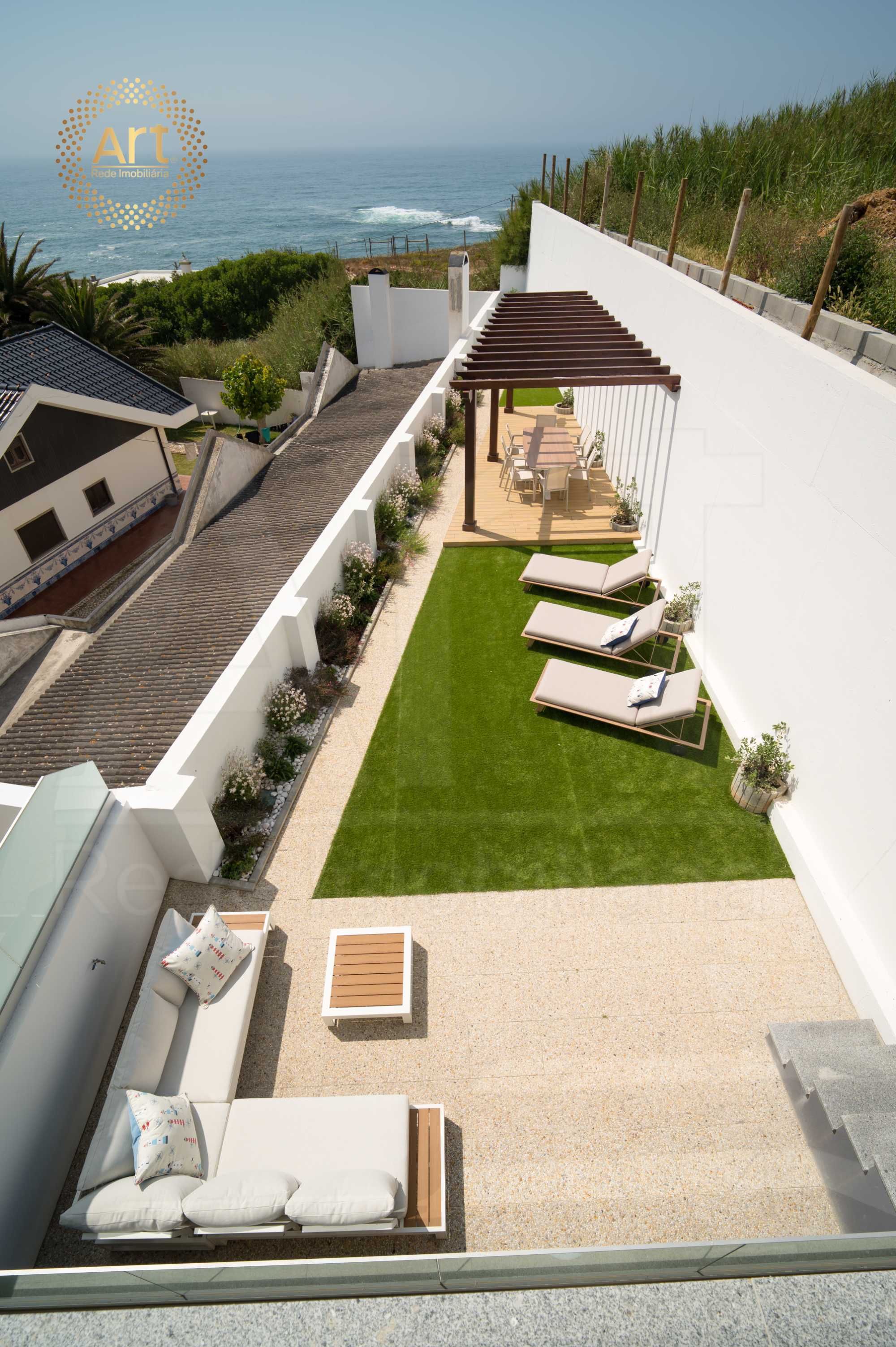 Vilas Mar –Condomínio com piscina apenas a 150 metros da praia.