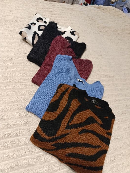 Сет з п'яти светрів