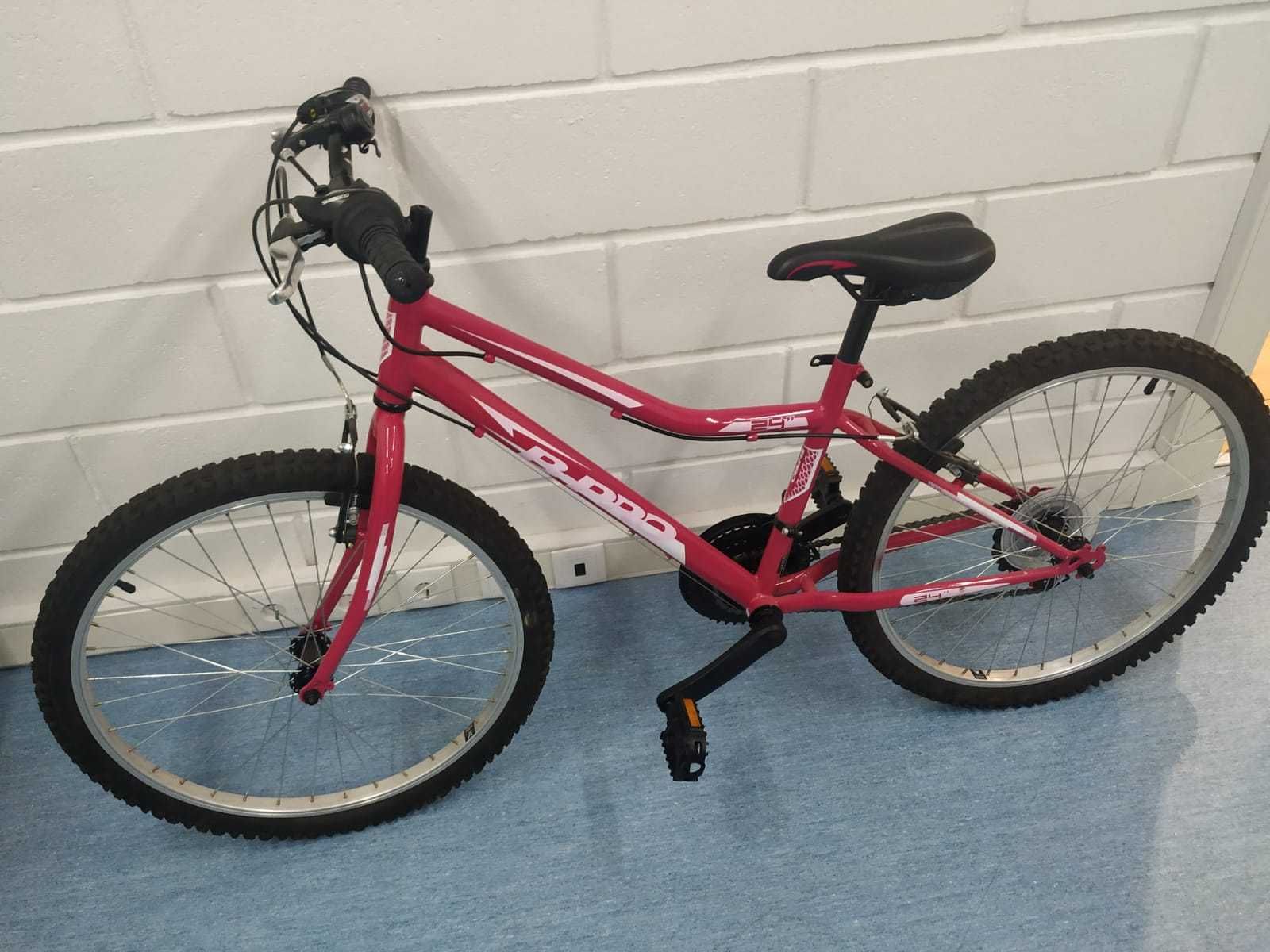 Bicicleta de menina mais conjunto de capacete completamente novo