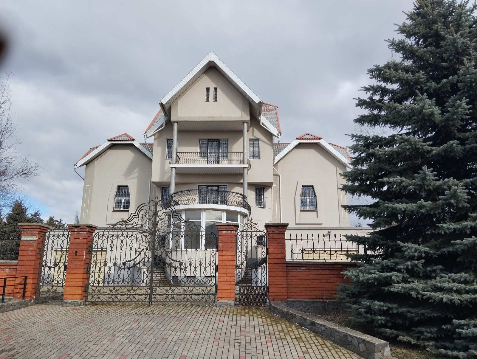 Дом с бассейном, Победа-6 продам