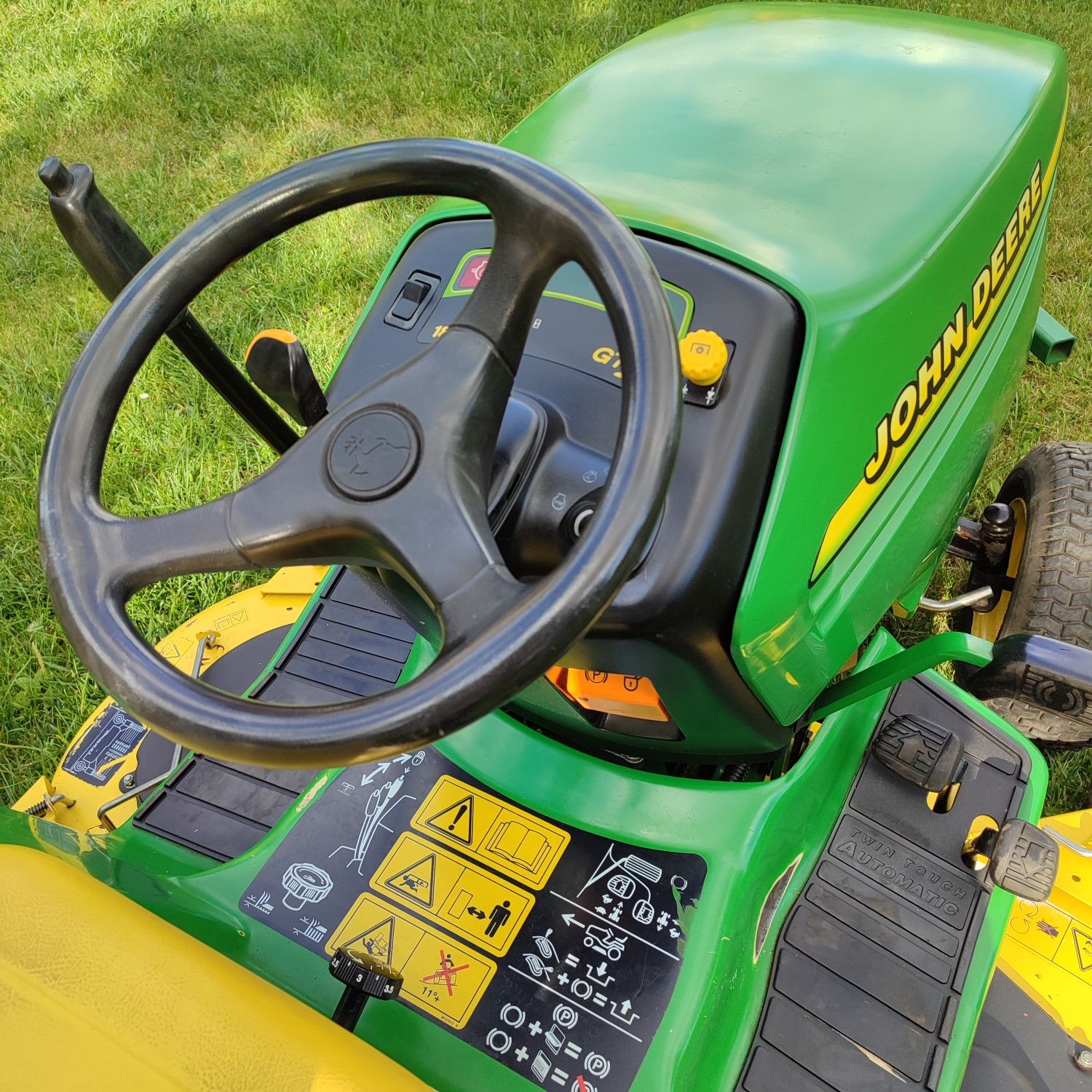 Traktorek kosiarka John Deere GT235 V2 18KM hydrostat pompa oleju