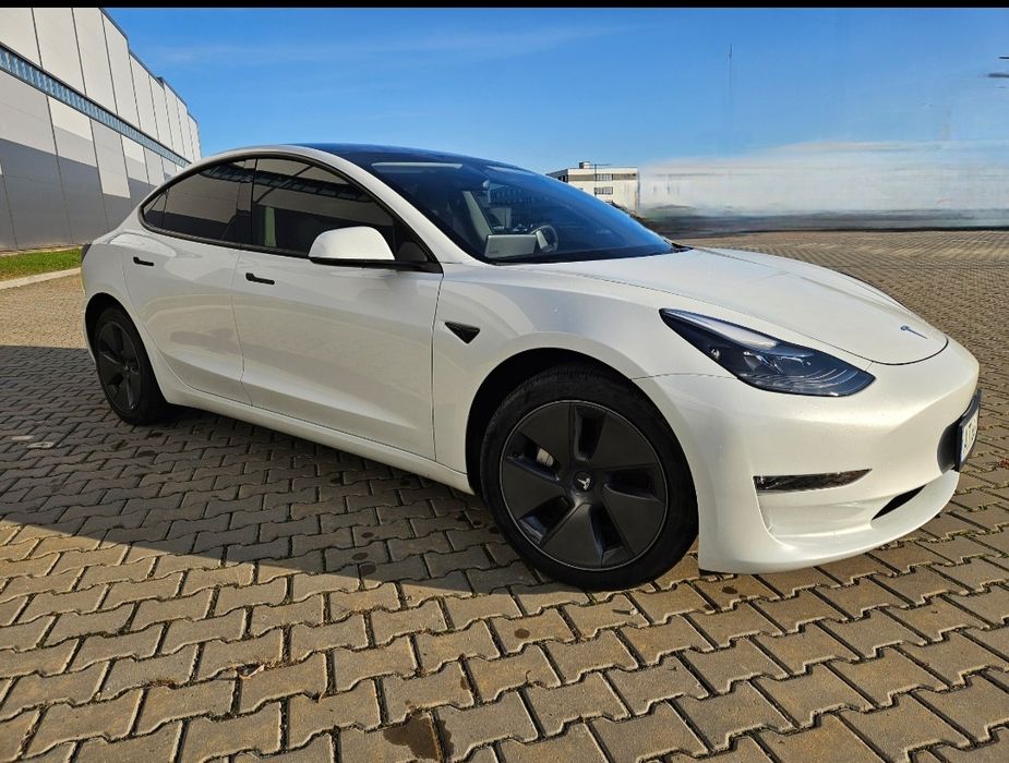 Продам Tesla model 3