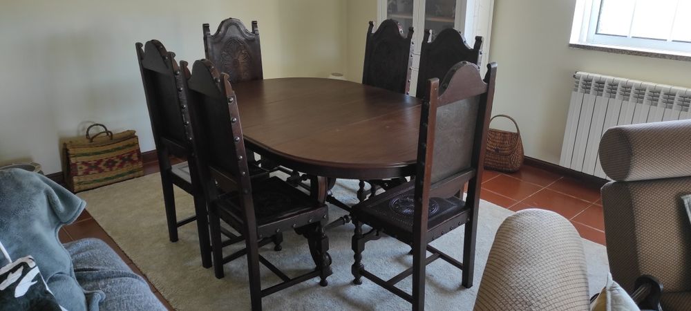 6 cadeiras de sala em madeira maciça e couro.