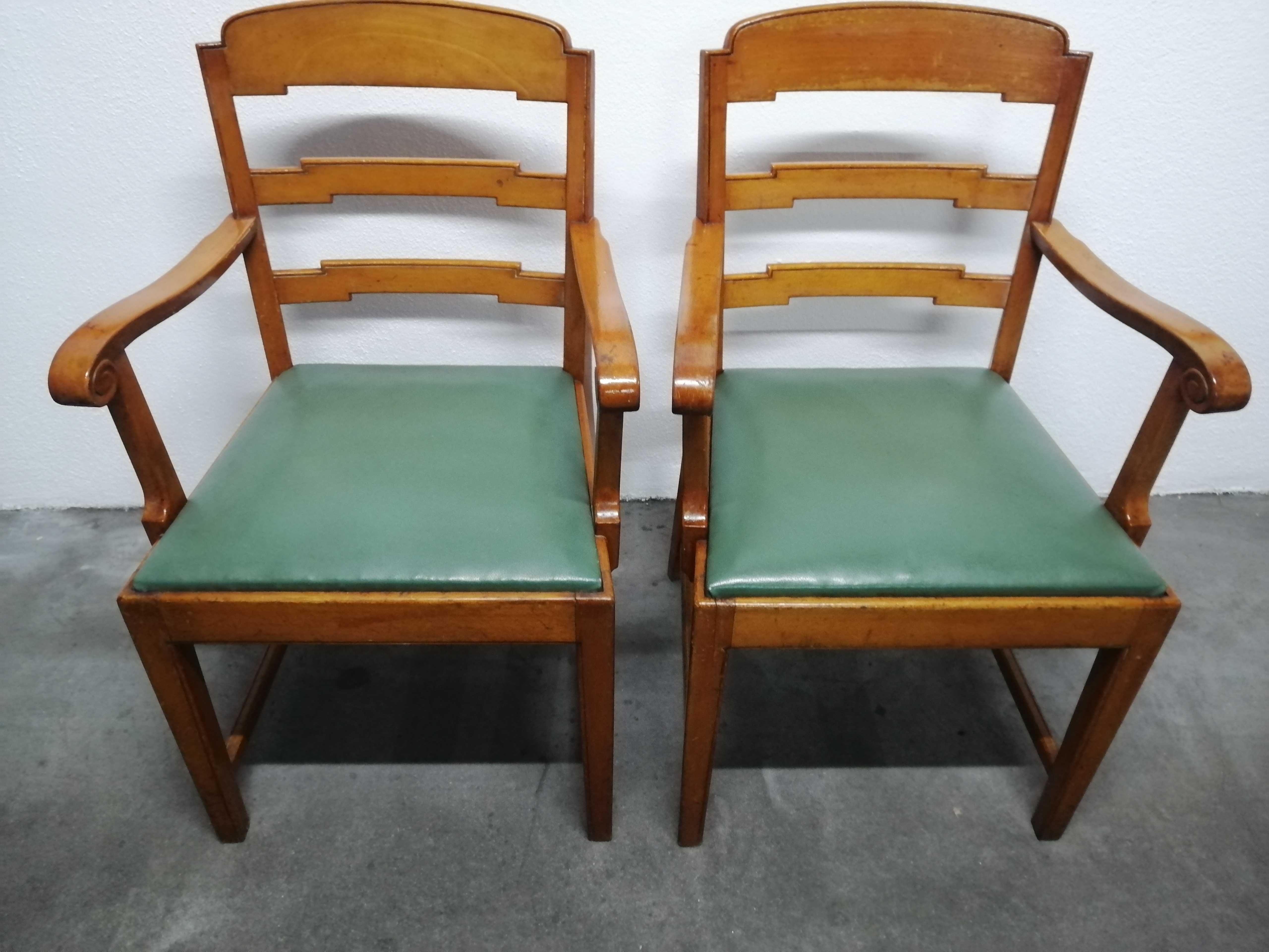 Cadeiras de braços vintage em madeira