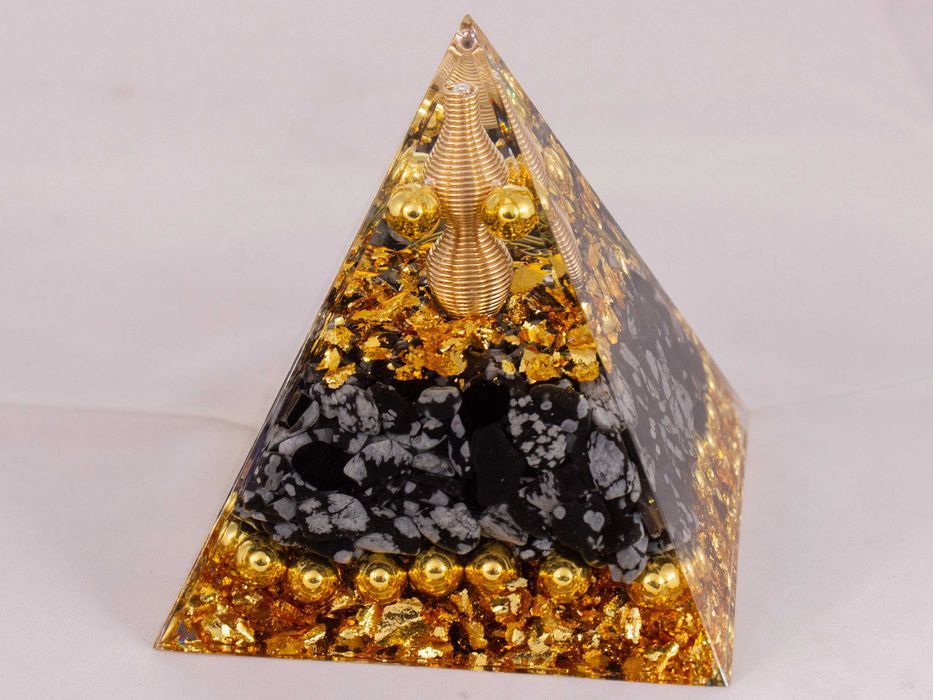 Piękna Piramidka Orgonit Obsydian Śnieżny Kwiat Życia Miedź Harmonia