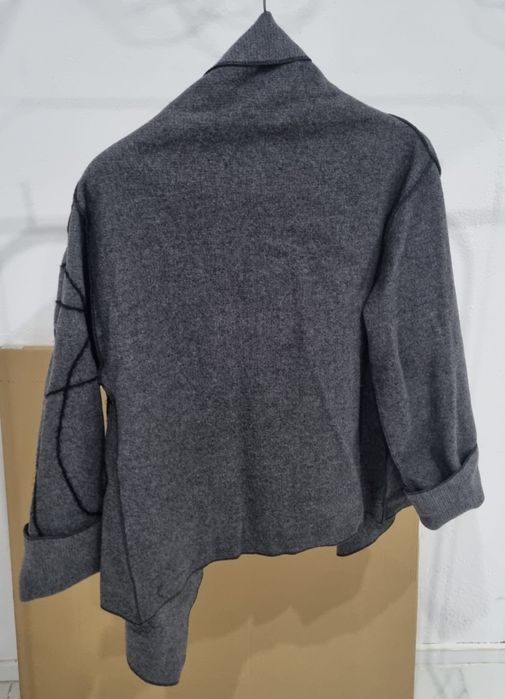 Casaco de Mulher não é novo em bom estado