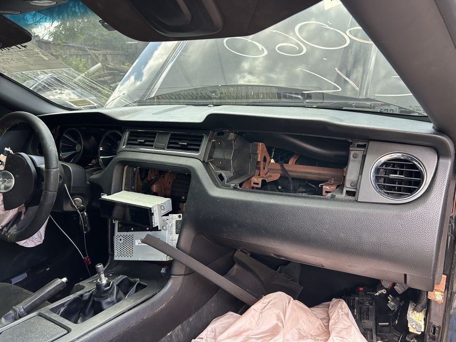 Ford mustang V 10-14 deska rozdzielcza konsola kokpit