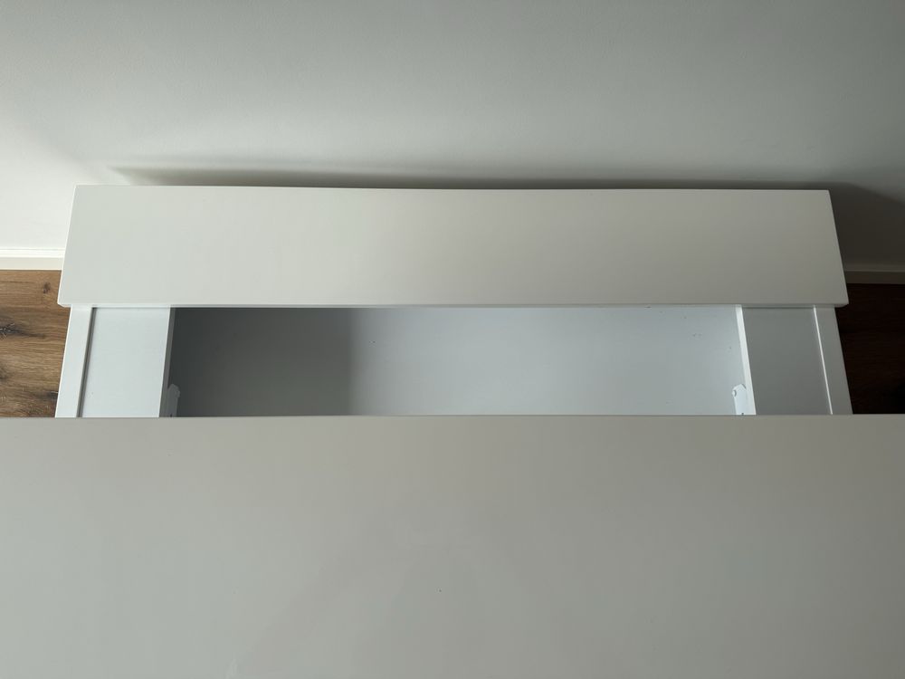 Mesa de centro branca com tampo elevatório