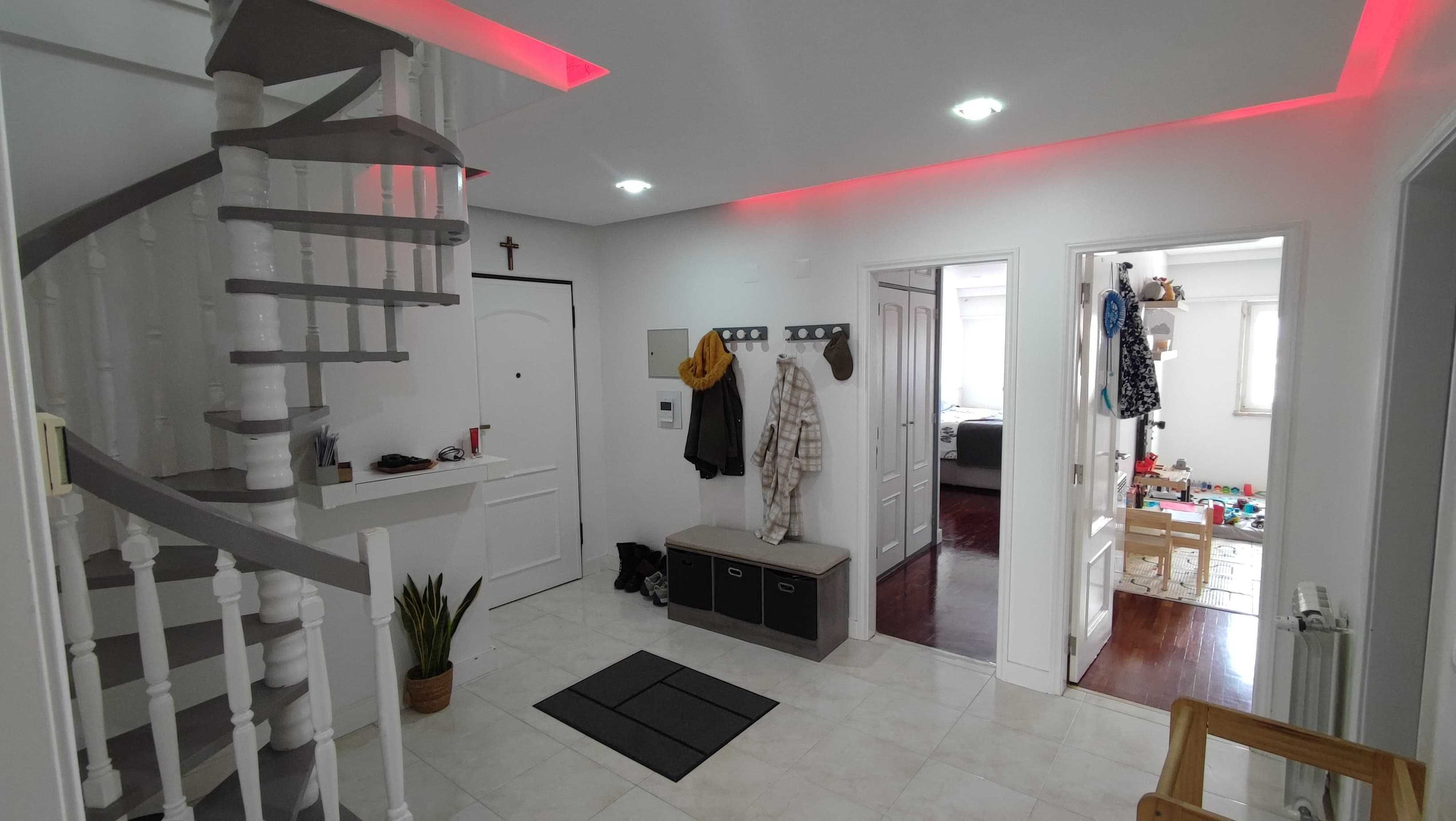 Apartamento Duplex T4 com Garagem Privada – Tapada das Mercês, Sintra