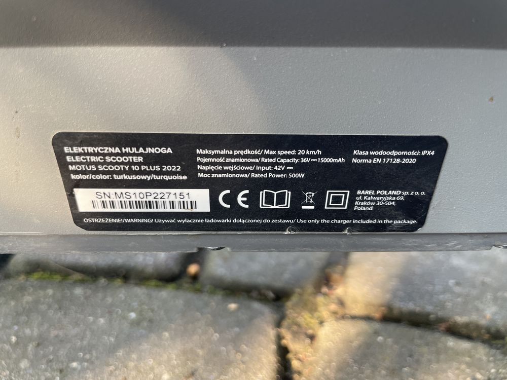 Hulajnoga elektryczna motus na gwarancji.