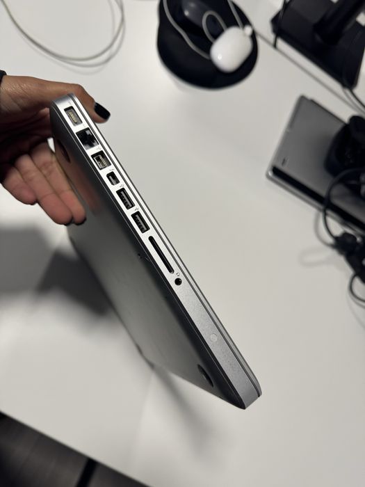 Apple MacBook Pro "Core i5"