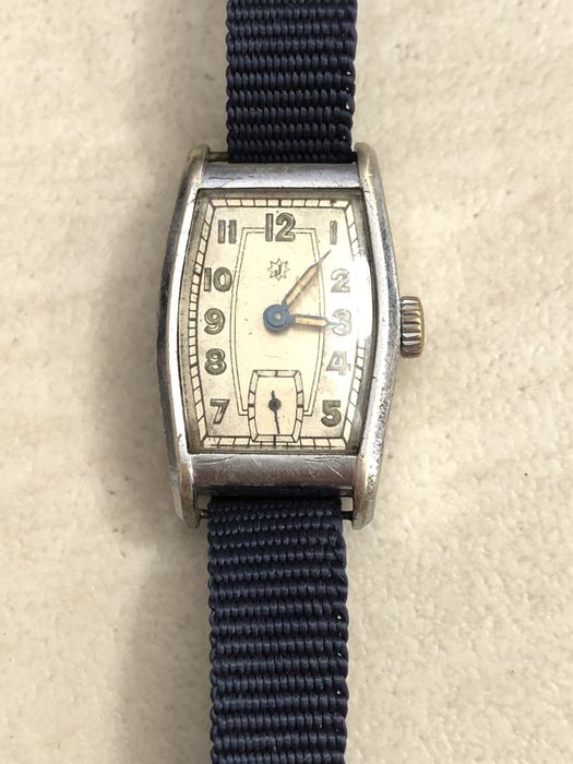 Zabytkowy zegarek damski niemieckiej marki Junghans Vintage