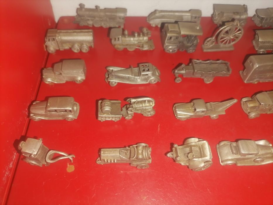 Coleção 30 minitura de estranho por 65 €
