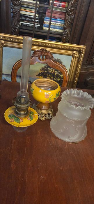 Stara lampa naftowa majolika wys. 53 cm.