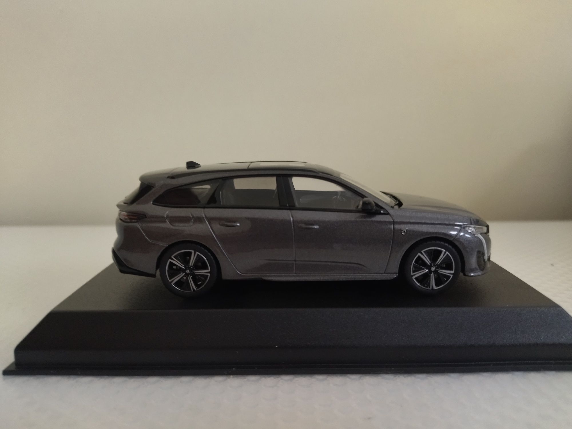 Miniatura Peugeot 308 SW GT 1/43 Nova