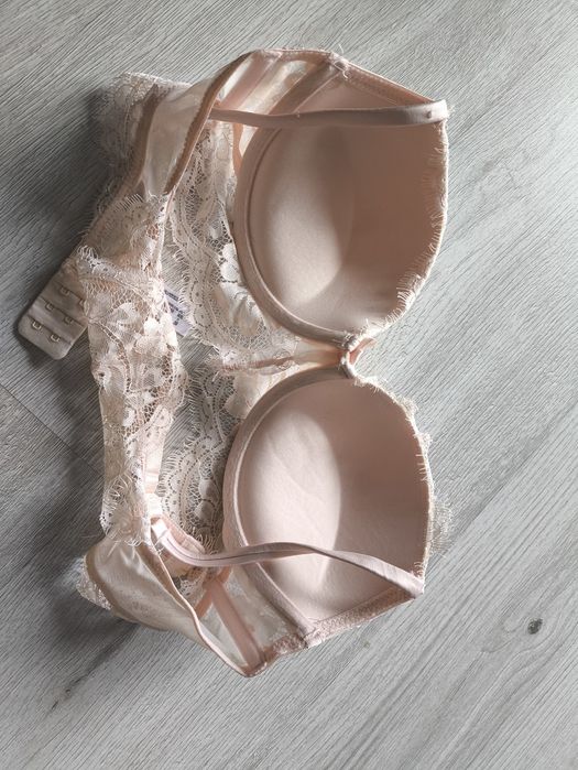 Koronkowy biustonosz stanik push up koronkowe plecy