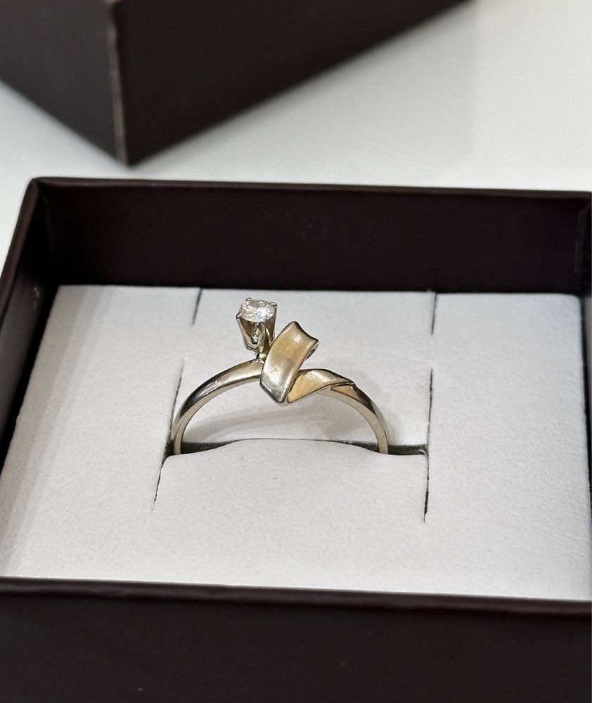 Золота каблучка кольцо з діамантом бриліантом