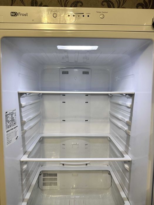 Продам двокамерний холодильник  SAMSUNG RL46RSBSW