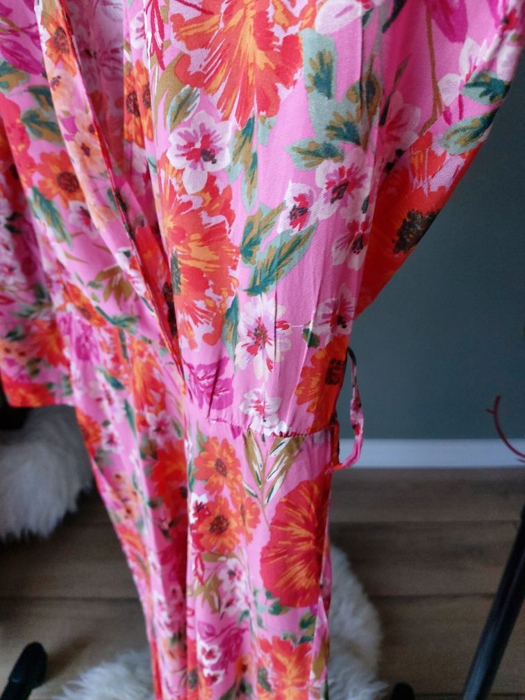 Sukienka damska Zara z rękawami przed kolano różowa w kwiaty 100% Visk