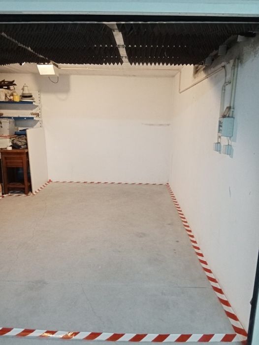 Garagem para arrumos