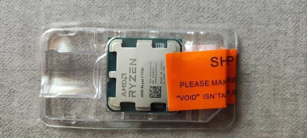 Ryzen 5 8400F / 7 7700 AM5 новий