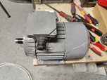 Silnik elektryczny 3 fazowy, 220/380 besel SF80-6B 930obr 0,55kW ws15