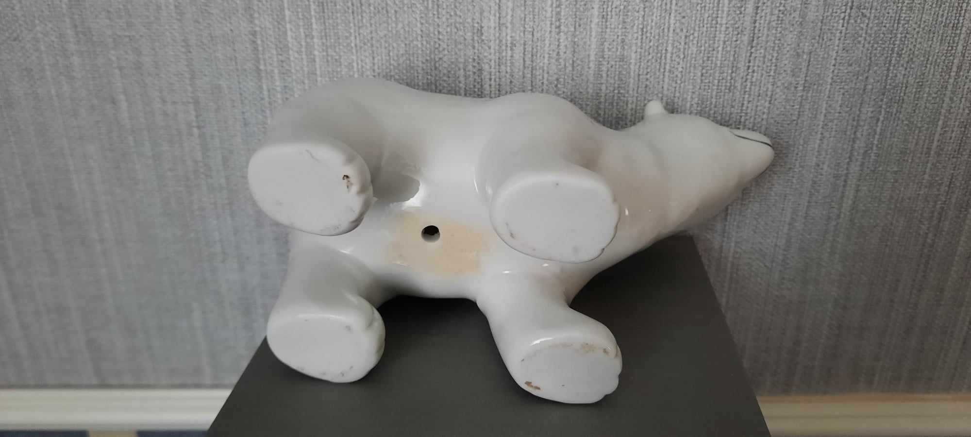 Porcelanowa figurka Biały niedźwiedź