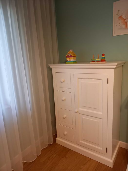 Zestaw mebli drewnianych