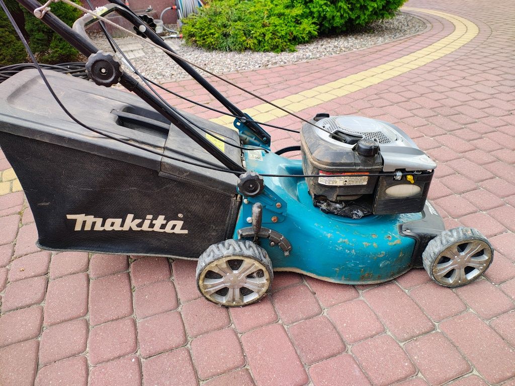 Kosiarka Makita PLM4611 silnik 190cc używana.