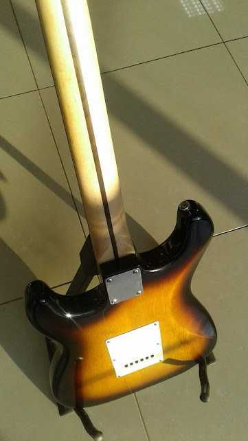 Продам электрогитару Squier by Fender Bullet Stratocaster. Indonesia.