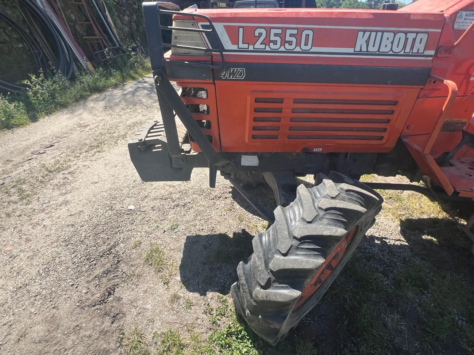 Trator kubota L2550 30 cv 4x4