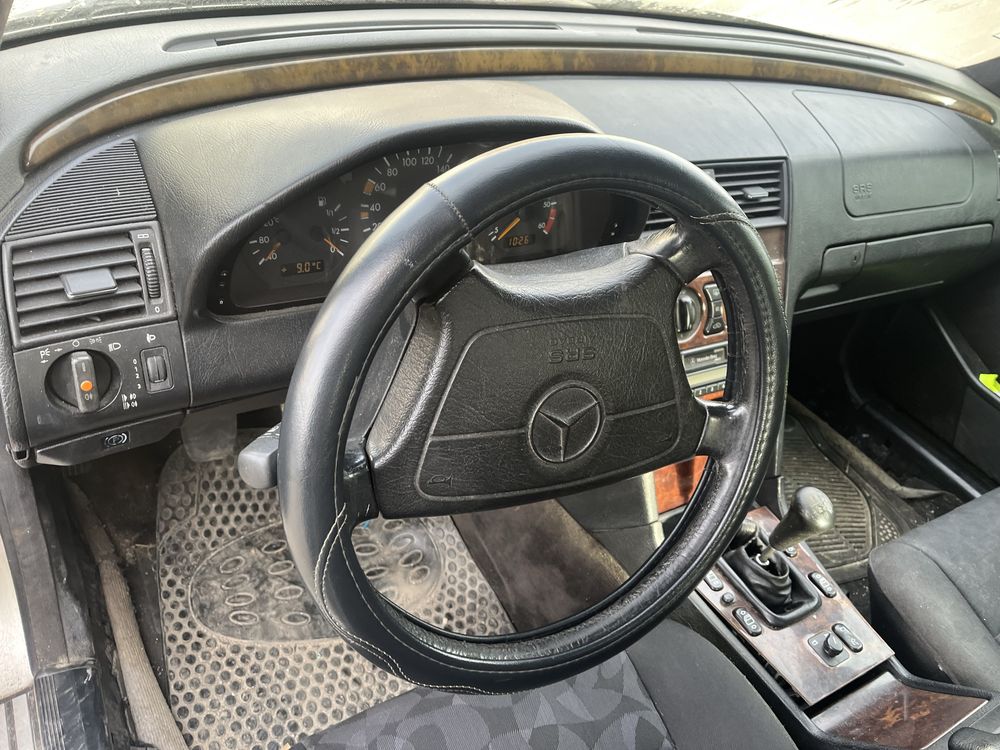 Mercedes . C . 2.2 D Ano 1996