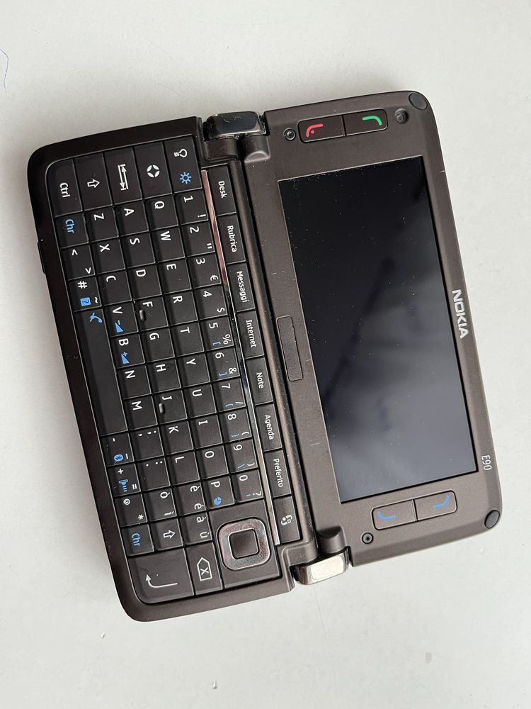 Nokia E90 communicator