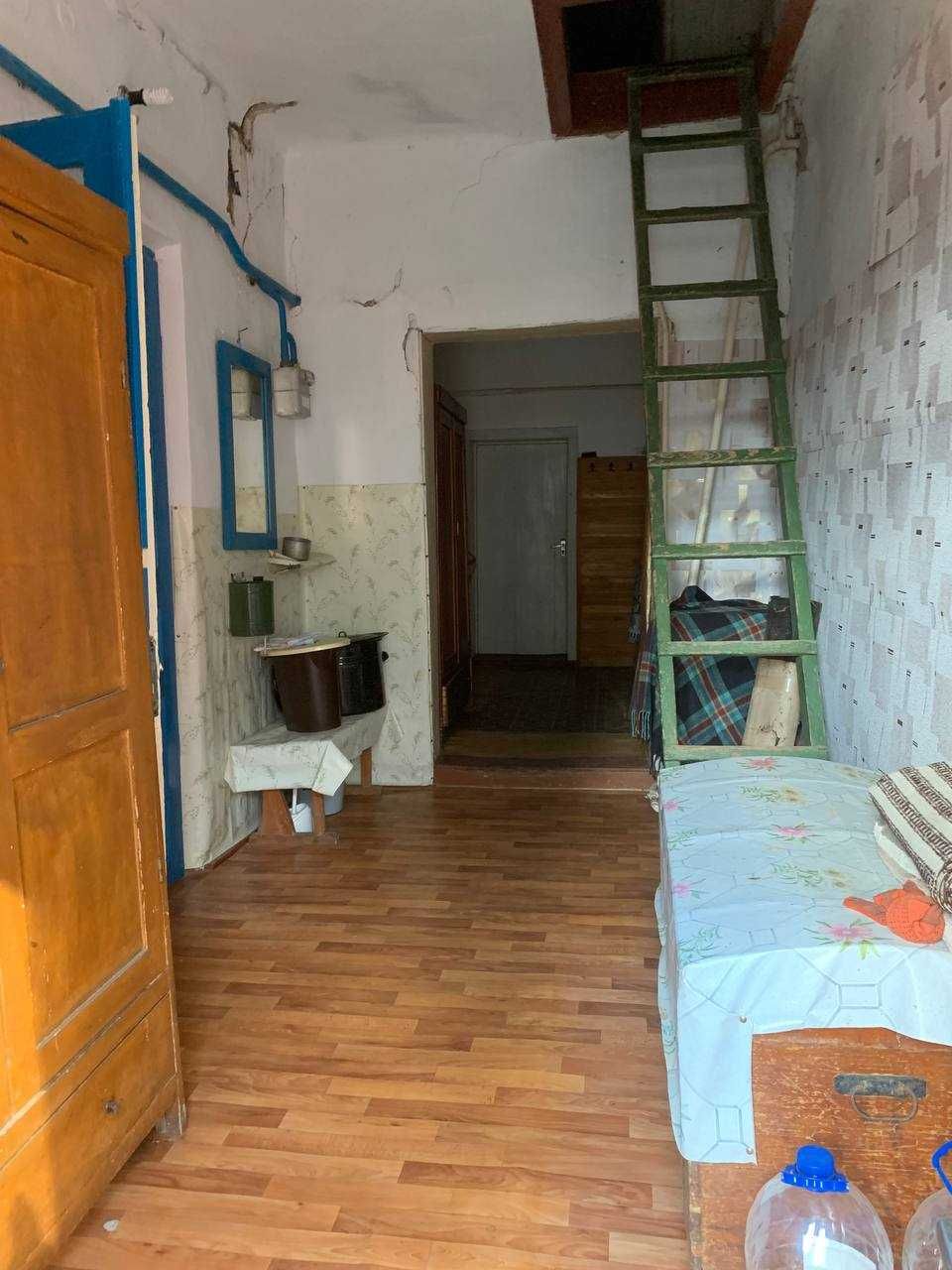 Продається квартира в Кутах