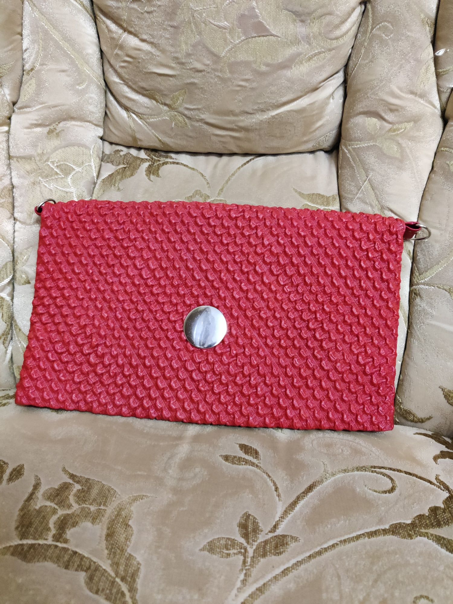 Модный женский красный клатч-сумка б/у не дорого